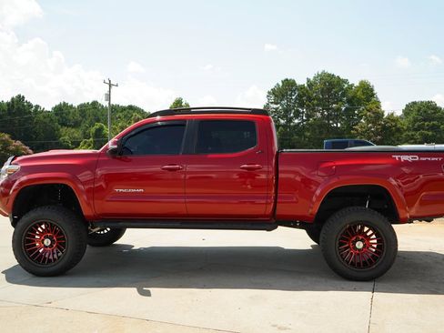 Used 2019 Toyota Tacoma TRD Sport w/ Technology Package RWD image 25