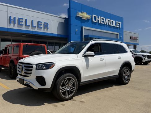 Used 2024 Mercedes-Benz GLS 450 4MATIC image 3