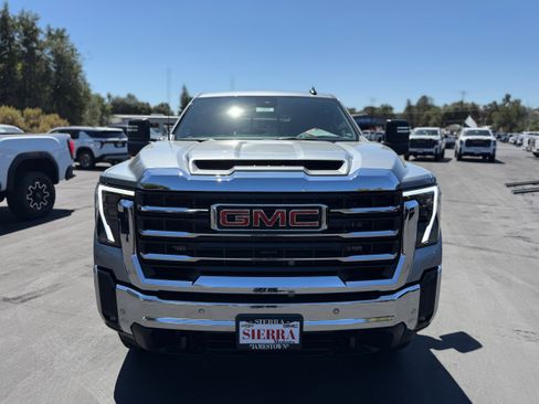 New 2025 GMC Sierra 2500 SLE w/ SLE Value Package; image 2