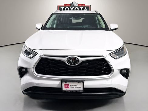 Certified 2024 Toyota Highlander XLE AWD/4WD image 2