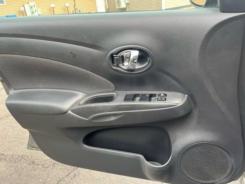 Used 2015 Nissan Versa SV FWD image 12