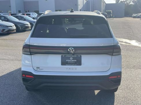 New 2026 Volkswagen Taos SE FWD image 6