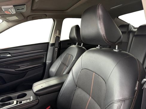 Used 2022 Nissan Altima 2.5 SR w/ Midnight Edition Package image 10