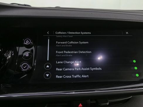 Used 2022 Buick Envision Essence w/ Safety Package FWD image 24