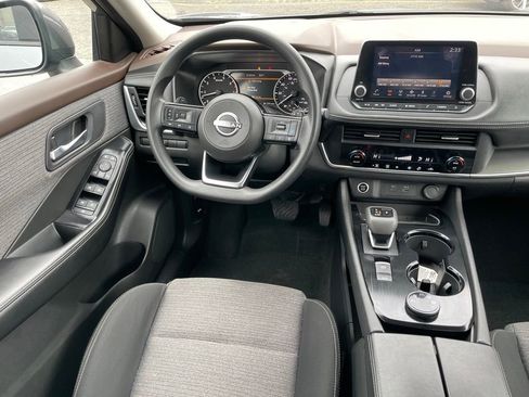 Certified 2023 Nissan Rogue SV image 9