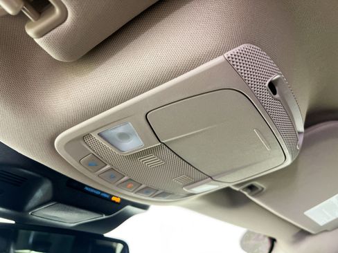 Used 2024 Ford Expedition XLT AWD/4WD image 22