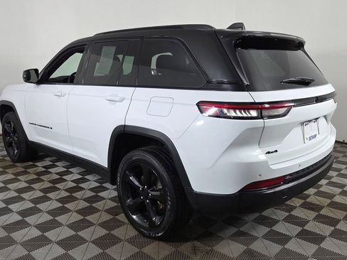 Used 2023 Jeep Grand Cherokee Altitude image 7