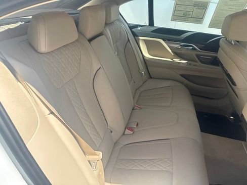 Used 2020 BMW 750i xDrive AWD/4WD image 29