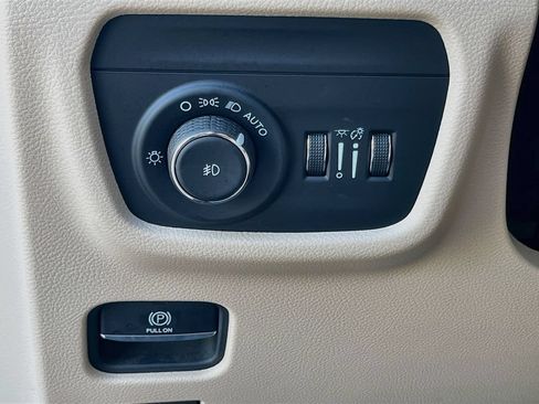 Used 2024 Jeep Grand Cherokee L Limited AWD/4WD image 10