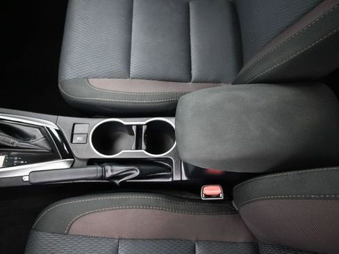 Used 2018 Toyota Corolla LE image 32