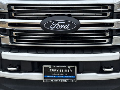 Used 2022 Ford F250 Limited image 9