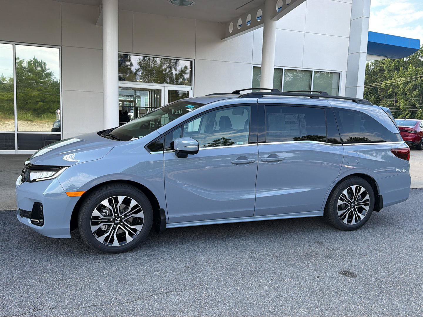 New 2026 Honda Odyssey Elite image 3