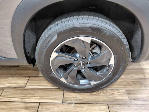 Used 2024 Nissan Rogue SV FWD image 17
