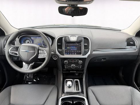 Used 2023 Chrysler 300 Touring RWD image 10