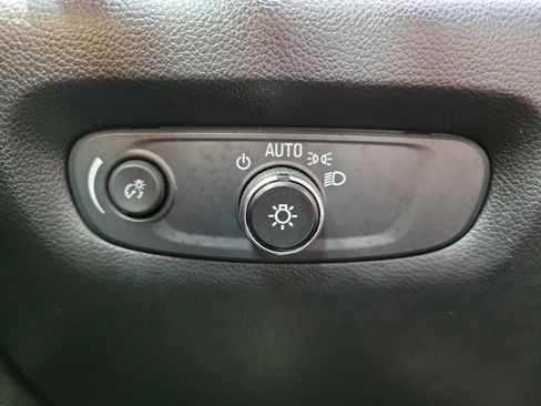 Used 2023 Chevrolet Traverse LT FWD image 27
