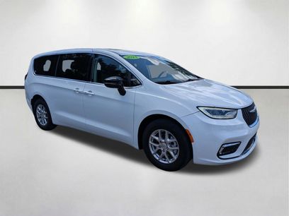 Used 2024 Chrysler Pacifica Touring-L