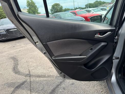 Used 2015 MAZDA MAZDA3 i Touring FWD image 16