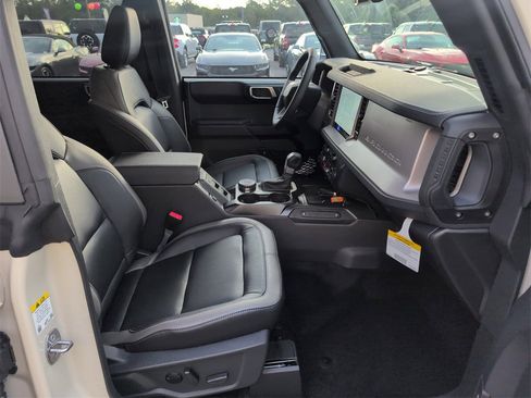 New 2025 Ford Bronco Outer Banks image 32