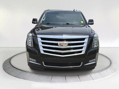 Certified 2019 Cadillac Escalade Luxury w/ LPO, Escalade Noir Package RWD image 7