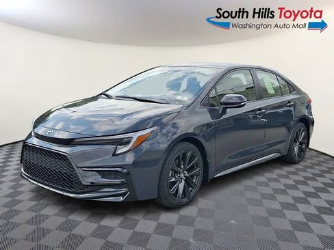 Used 2025 Toyota Corolla SE w/ Convenience Package FWD image 3