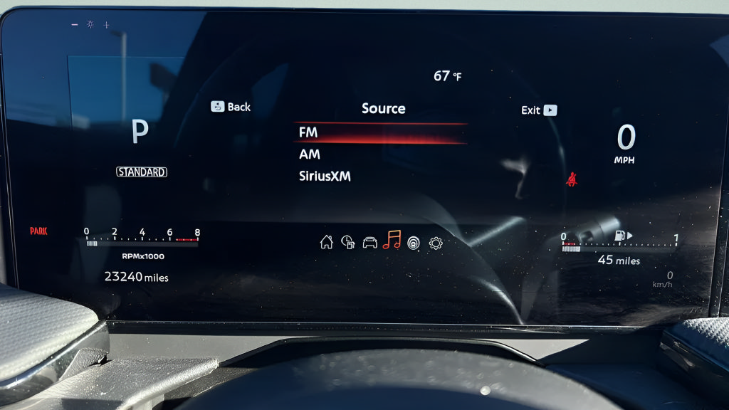 Used 2025 Nissan Kicks SR AWD/4WD image 10