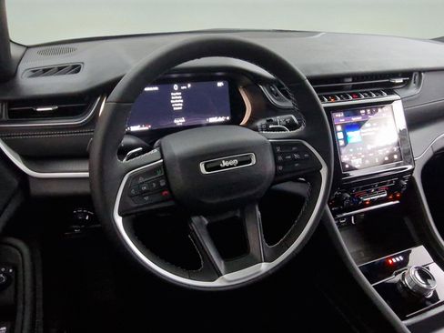 New 2025 Jeep Grand Cherokee L Altitude image 13