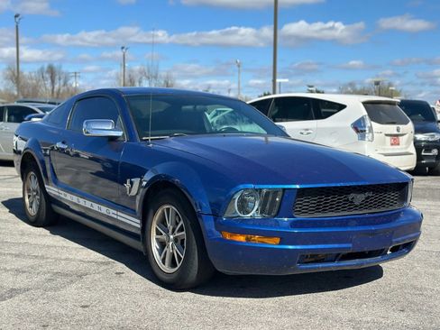 Used 2006 Ford Mustang Deluxe Coupe 2D image 3