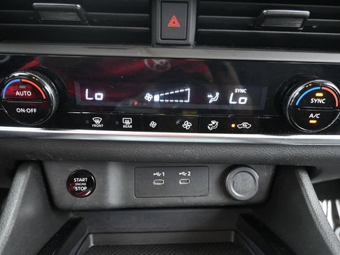 Used 2024 Nissan Rogue SV FWD image 34