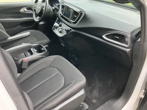 Used 2018 Chrysler Pacifica Touring Plus w/ S Appearance Package FWD image 28
