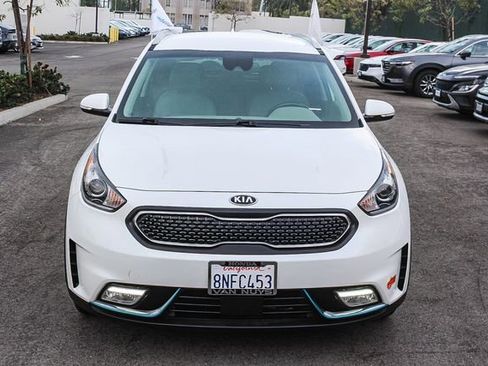 Used 2019 Kia Niro EX image 2
