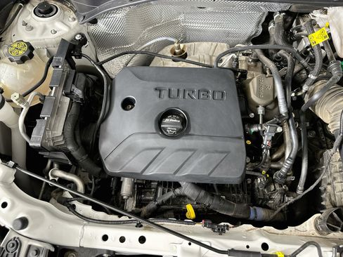 Used 2024 Buick Encore GX Sport Touring AWD/4WD image 31