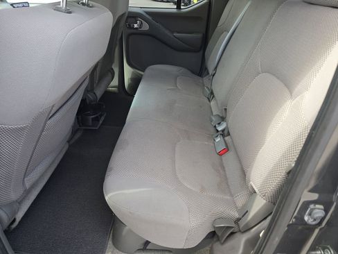 Used 2012 Nissan Frontier SV image 19
