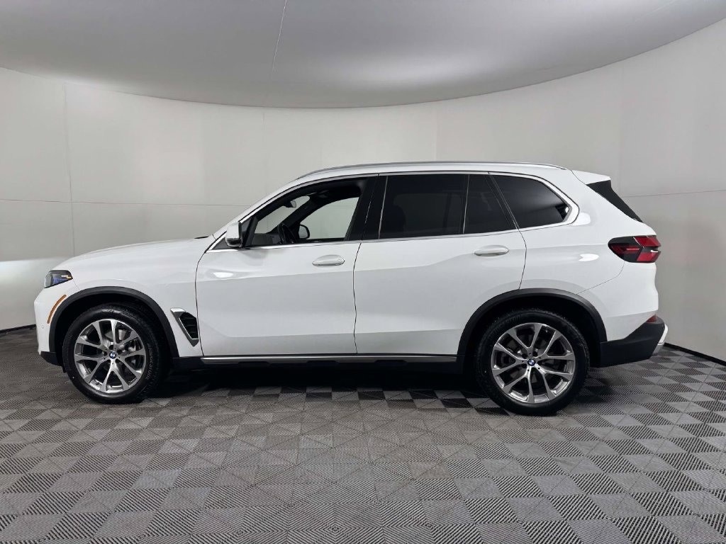 Used 2026 BMW X5 xDrive40i w/ Premium Package AWD/4WD image 11