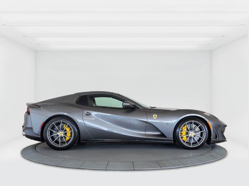 Used 2022 Ferrari 812 GTS RWD image 6