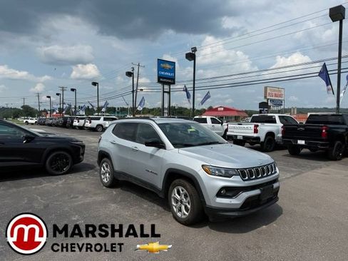 Used 2025 Jeep Compass Latitude AWD/4WD image 1