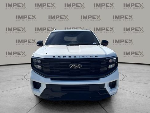 Used 2025 Ford Expedition Platinum w/ Stealth Appearance Package AWD/4WD image 8