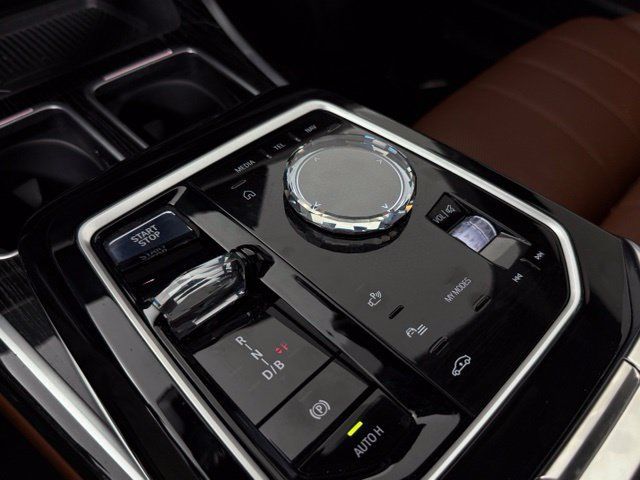 Used 2024 BMW i7 xDrive60 AWD/4WD image 24