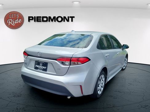 Used 2023 Toyota Corolla LE FWD image 5