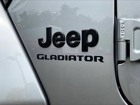 Used 2020 Jeep Gladiator Sport w/ Quick Order Package 24S AWD/4WD image 22
