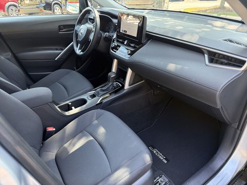 Used 2024 Toyota Corolla Cross LE FWD image 13