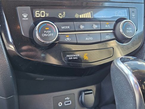 Used 2018 Nissan Rogue SV AWD/4WD image 25