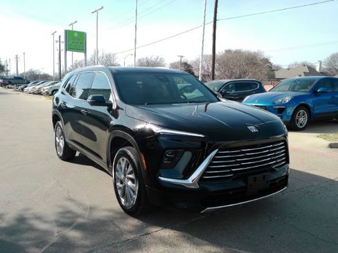 Used 2025 Buick Enclave Preferred image 4