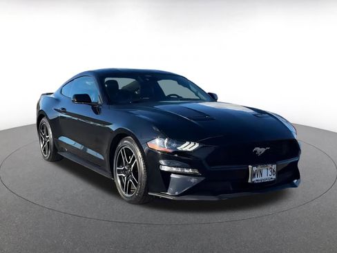 Used 2023 Ford Mustang Premium image 3