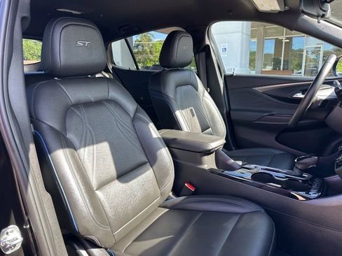 Used 2025 Buick Envista Sport Touring FWD image 40