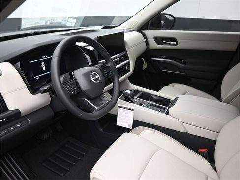 New 2026 Nissan Pathfinder SL w/ SL Premium Package image 18