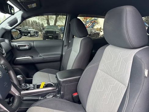 Used 2020 Toyota Tacoma TRD Off-Road AWD/4WD image 14