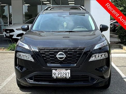 Used 2023 Nissan Rogue SV w/ SV Premium B Package image 2