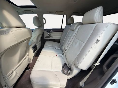Used 2019 Lexus GX 460 Premium w/ Premium Package AWD/4WD image 11