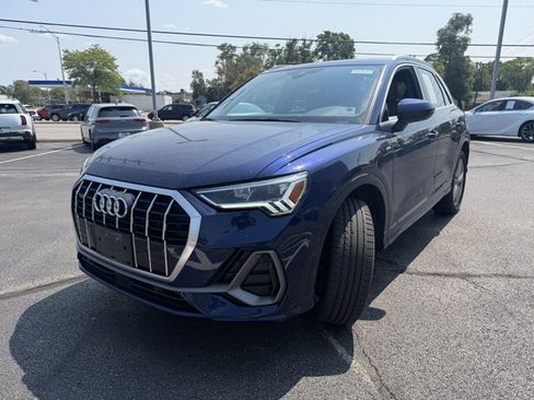 Used 2024 Audi Q3 2.0T Premium w/ Convenience Package AWD/4WD image 2