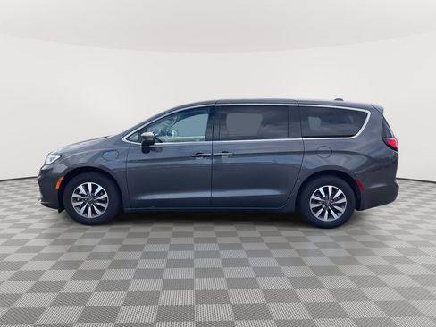 Used 2022 Chrysler Pacifica Touring-L image 4